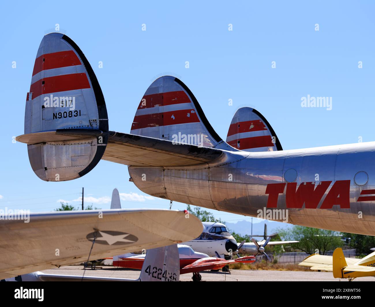 Das Pima Air & Space Museum in Tucson, Arizona, beherbergt eine riesige Sammlung von Flugzeugen, darunter ein Flugzeug der Trans World Airlines (TWA). TWA war ein M Stockfoto