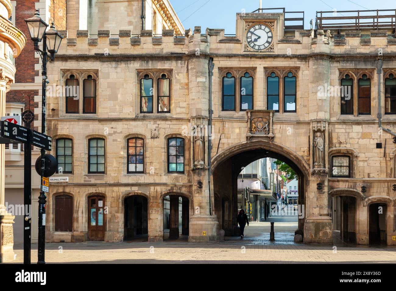 Stonebow im Stadtzentrum von Lincoln, England. Stockfoto