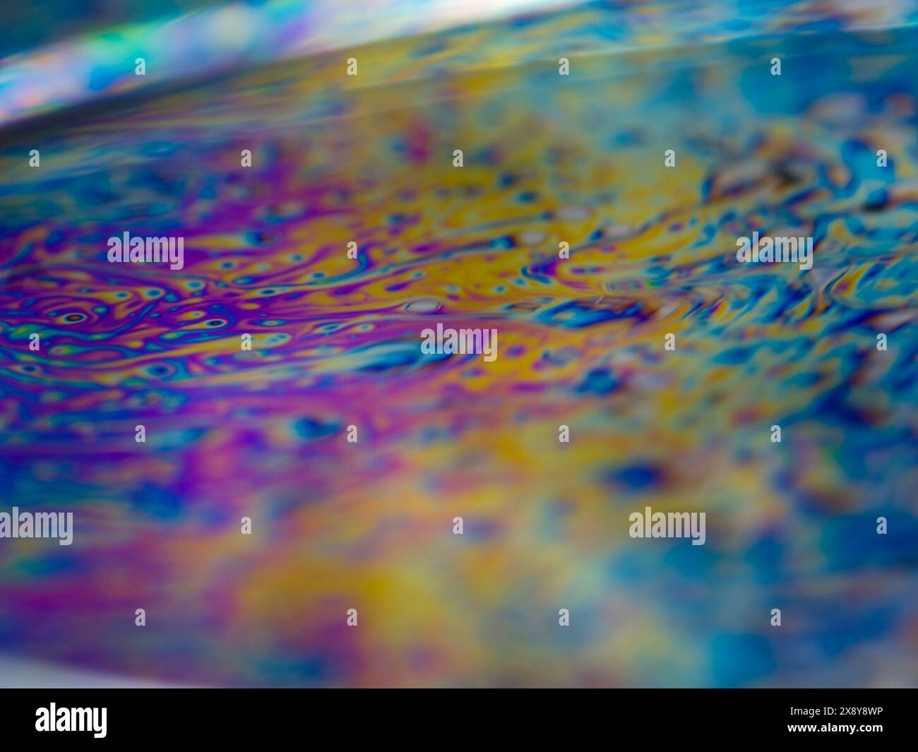 Seifenblase. Regenbogenfarben von Seife, Blasen, Kunst an der Wand, gemischte Farben von Ölproduzenten können Hintergrund verwenden, Fancy Dream Cloud of Mischöl Stockfoto