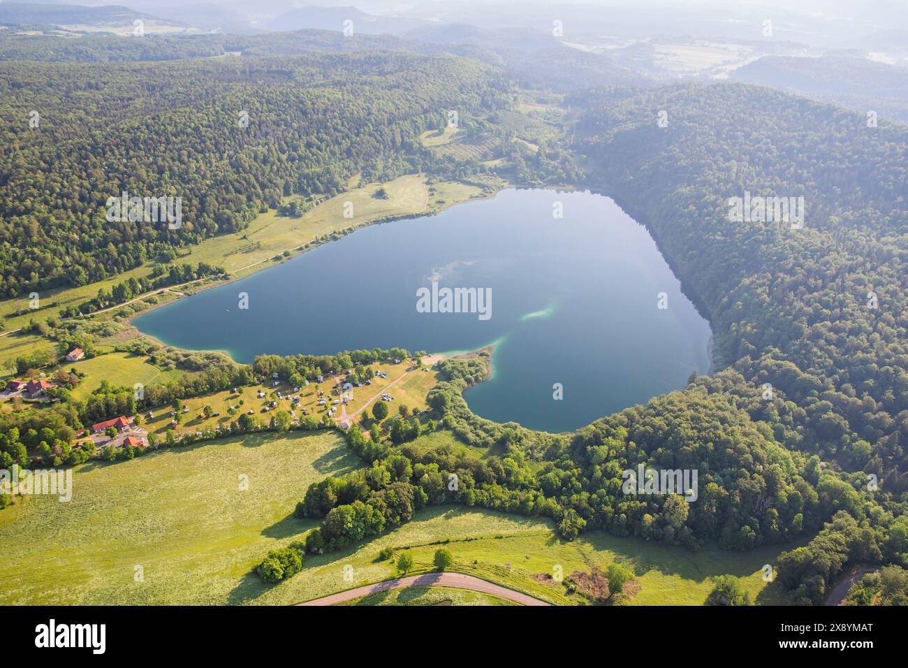 Frankreich, Jura, Narlay Lake (Luftaufnahme) Stockfoto