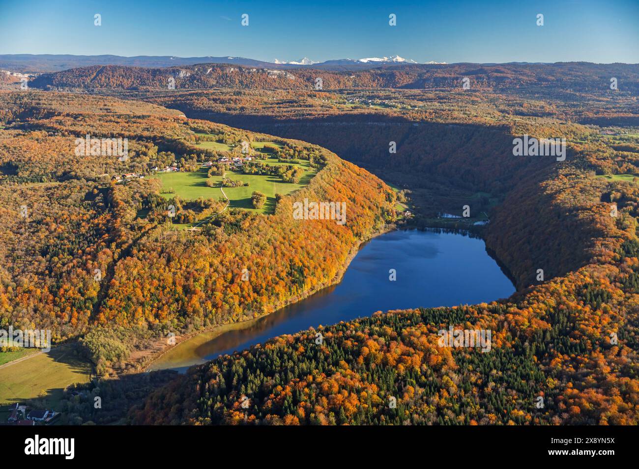 Frankreich, Jura, Chambly See (Luftaufnahme) Stockfoto