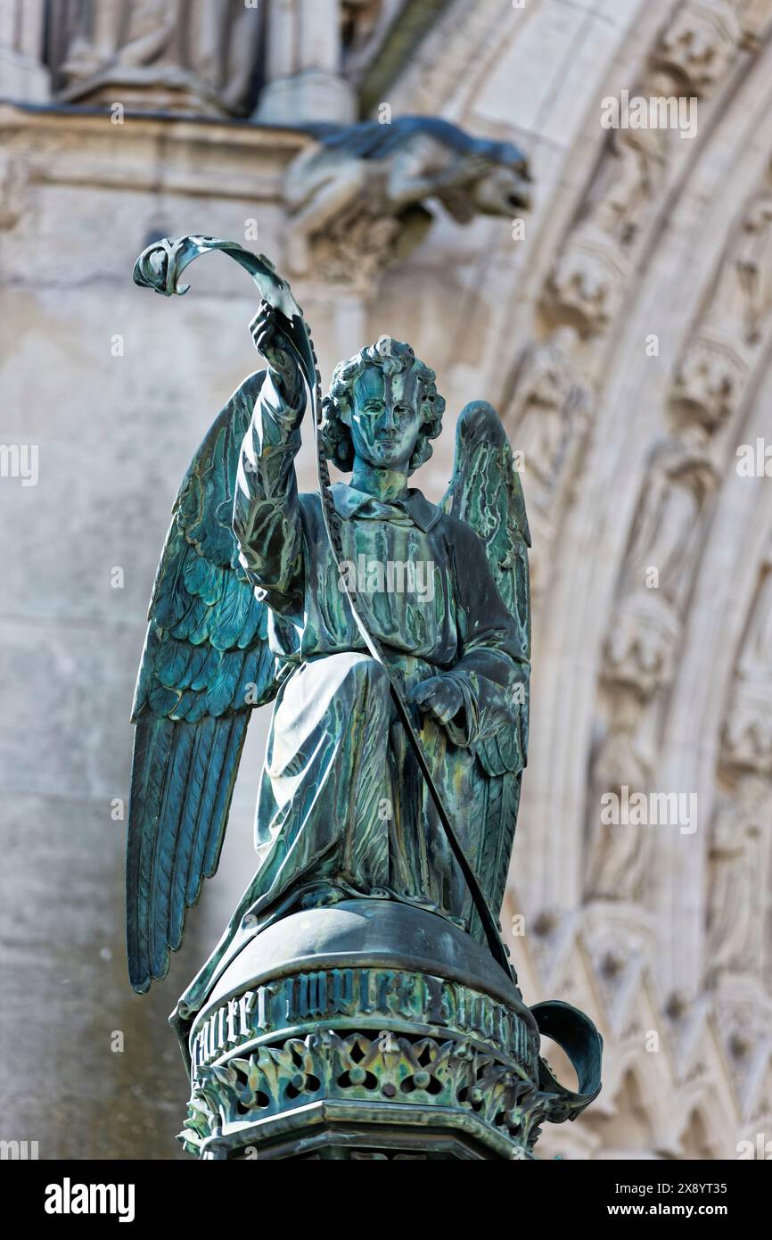 Frankreich, Meurthe-et-Moselle, Bronzestatue, die das Symbol eines der 4 Evangelisten darstellt, die Basilika Saint-Epvre von Nancy im neogotischen Stil b Stockfoto