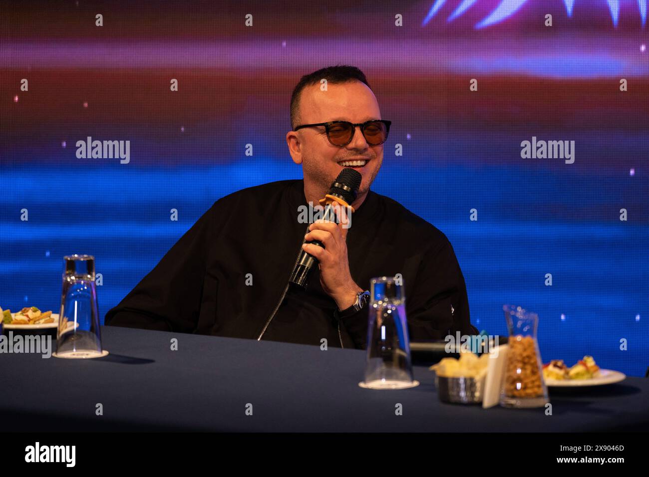 Neapel, Italien. Mai 2024. Gigi D'alessio, der berühmte italienische Sänger und Songwriter, spricht während der „Gigi uno come te“-Pressekonferenz. (Foto: Francesco Cigliano/SOPA Images/SIPA USA) Credit: SIPA USA/Alamy Live News Stockfoto