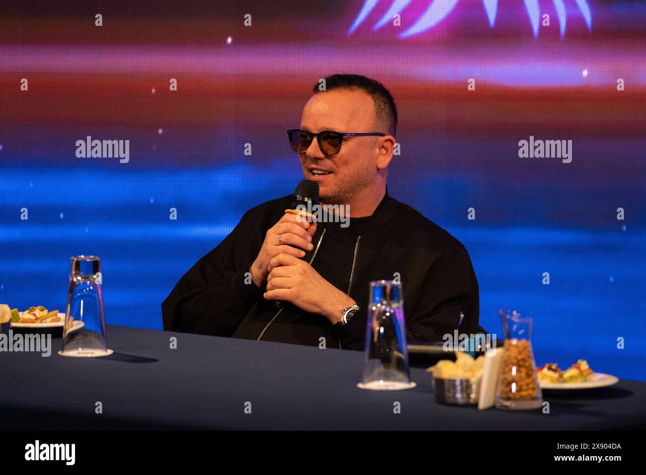 Gigi D'alessio, der berühmte italienische Sänger und Songwriter, spricht während der „Gigi uno come te“-Pressekonferenz. (Foto: Francesco Cigliano / SOPA Images/SIPA USA) Stockfoto