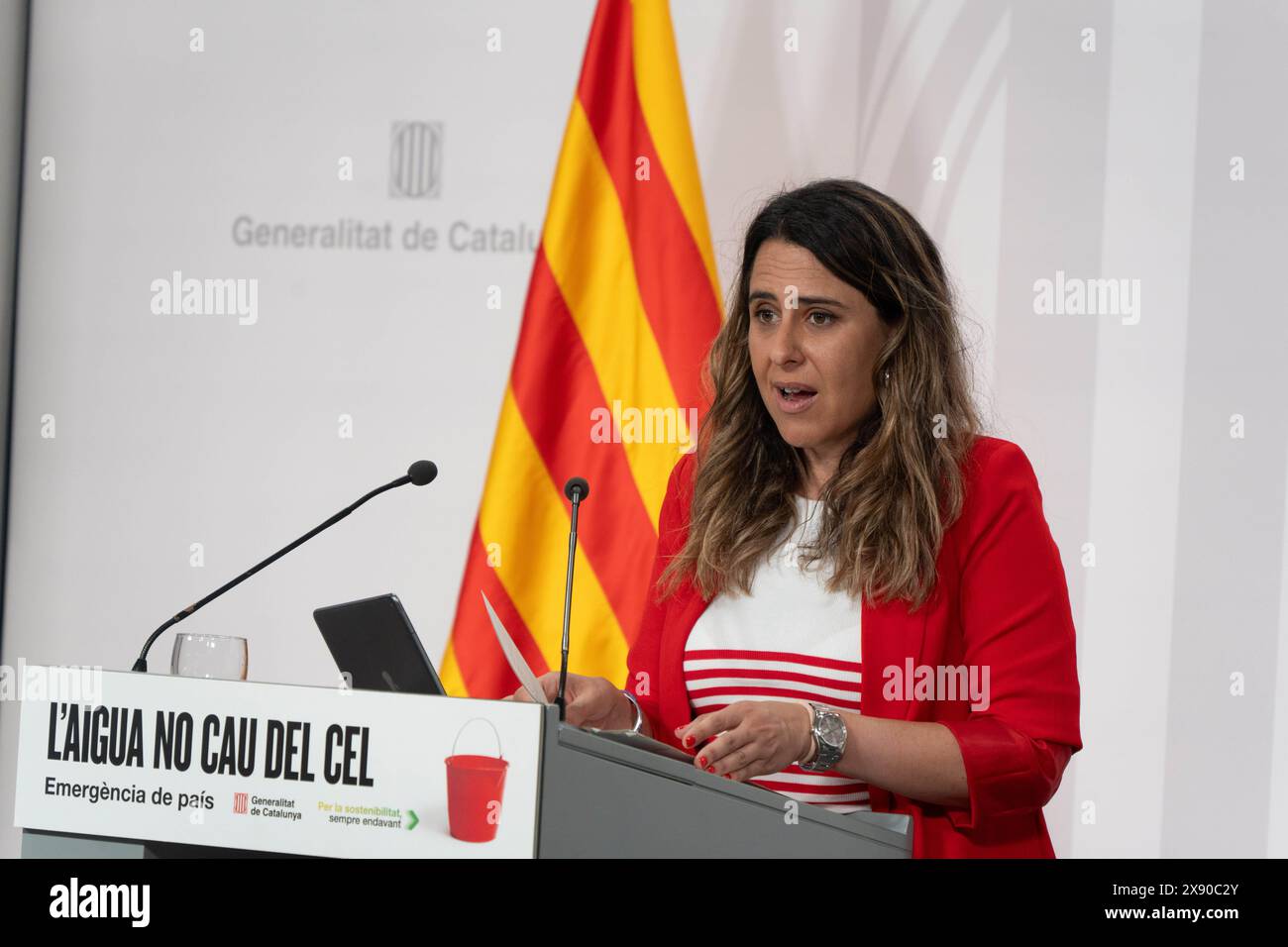 Die Sprecherin der katalanischen Regierung hält eine Pressekonferenz ab, um zu erklären, dass beschlossen wurde, die Dürrebeschränkungen in der Region Girona zu verringern, die einzige, die aufgrund der Dürre in Katalonien noch im Ausnahmezustand war. La portavoz del gobierno Catalán comparece en rueda de prensa para explizar que se ha decidido reducir las stricciones por la sequ&#xed;a en la Zona de Girona, la &#xfa;nica que segu&#xed;a en emergencia por sequ&#xed;a en Catalu&#xf1;a.. IN DER PIC:patricia Plaja News Politics -Barcelona, Spanien dienstag, 28. Mai 2024 (Foto: Eric Renom/LaPresse) Stockfoto