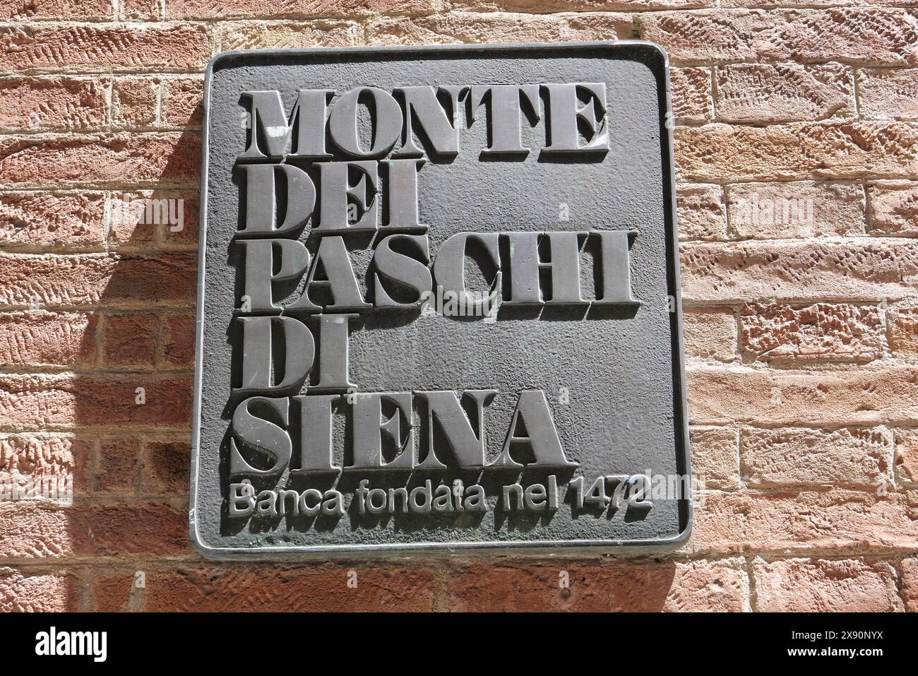 ZEICHEN DES MONTE DEI PASCHI. ES IST DIE HISTORISCHE BANK Stockfoto