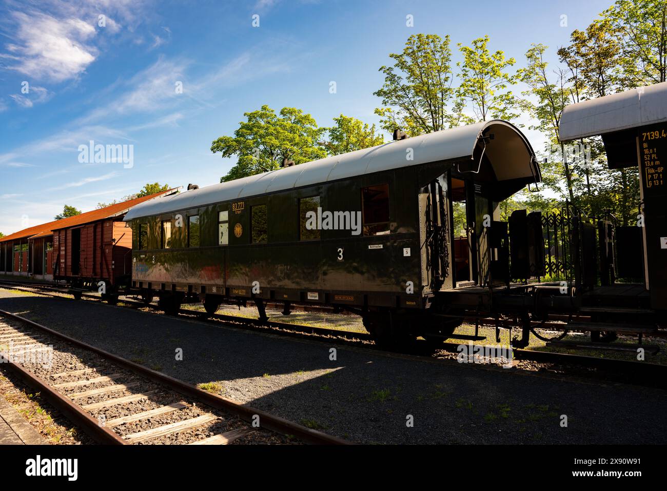Alter Wagen, alter Zug, historischer Zug, Eisenbahnwagen, alter Eisenbahnwagen, Zugwagen, Eisenbahnwagen, Traditionswagen Stockfoto