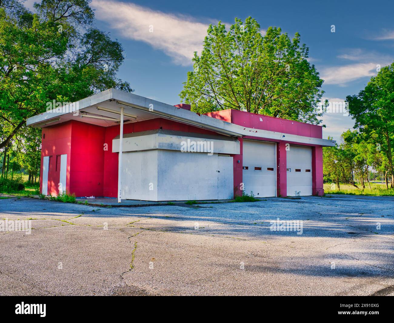 Verlassene Tankstelle aus den 1960er Jahren Columbus Ohio USA 2024 Stockfoto