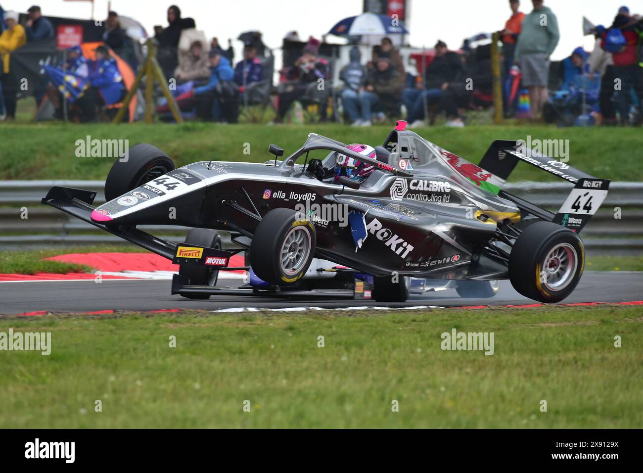 Zu viele versuchen, um Nelson, Ella Lloyd, JHR Developments, ROKiT F4 British Championship, zertifiziert von der FIA, drei 20-minütige Rennen Stockfoto