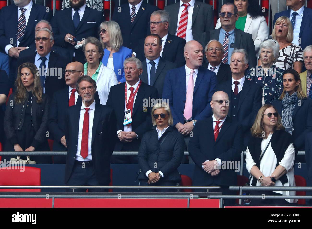 Sir Jim Ratcliffe, Alex Ferguson, Avram Glazer von Manchester United - Manchester City gegen Manchester United, das Finale des Emirates FA Cup, Wembley Stadium, London, Großbritannien - 25. Mai 2024 nur redaktionelle Verwendung - es gelten Einschränkungen von DataCo Stockfoto