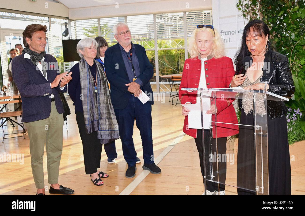 Bob Swaim, Brigitte Fossey, Mai-Chen Chalais Prix Francois-Chalais 77. Cannes Film Festival 24. Mai 2024 Credit:Jacky Godard/Photo12 Stockfoto