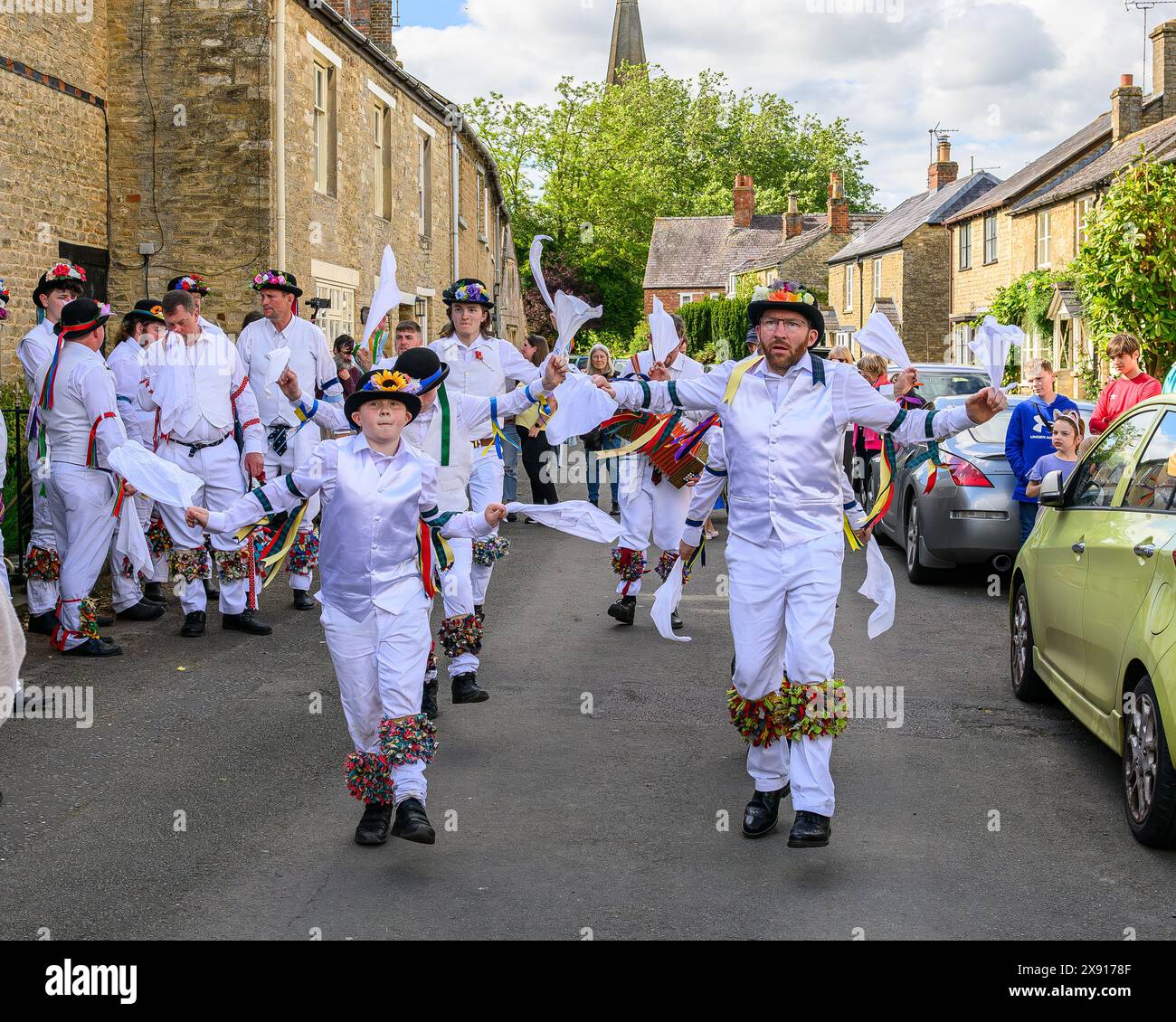 Morris tanzt in Bampton, England bei Pfingstsonntag Stockfoto