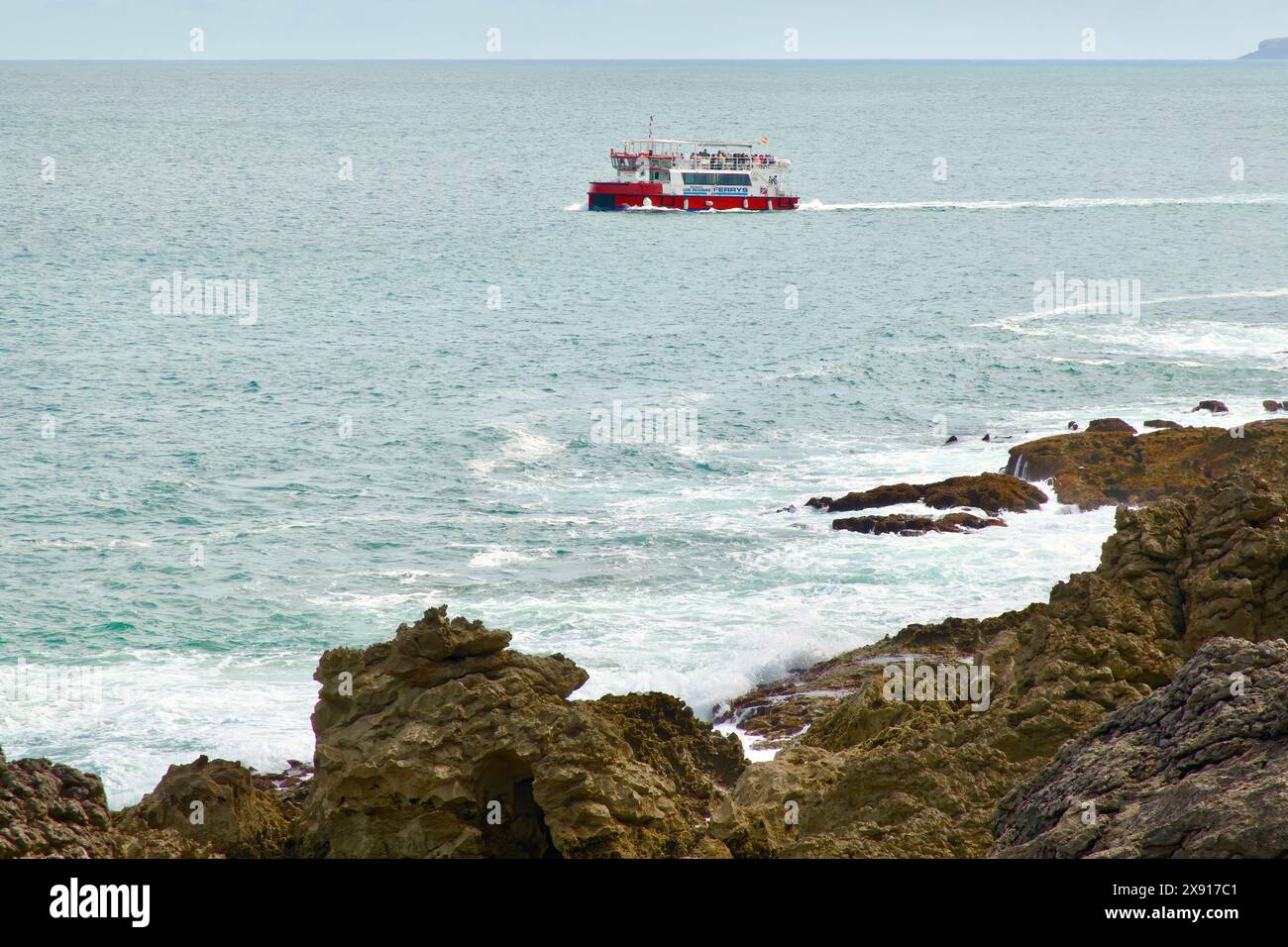 Los Reginas Fähren Doblemar Dos Touristenboot vor der Küste Santander Kantabrien Spanien Stockfoto