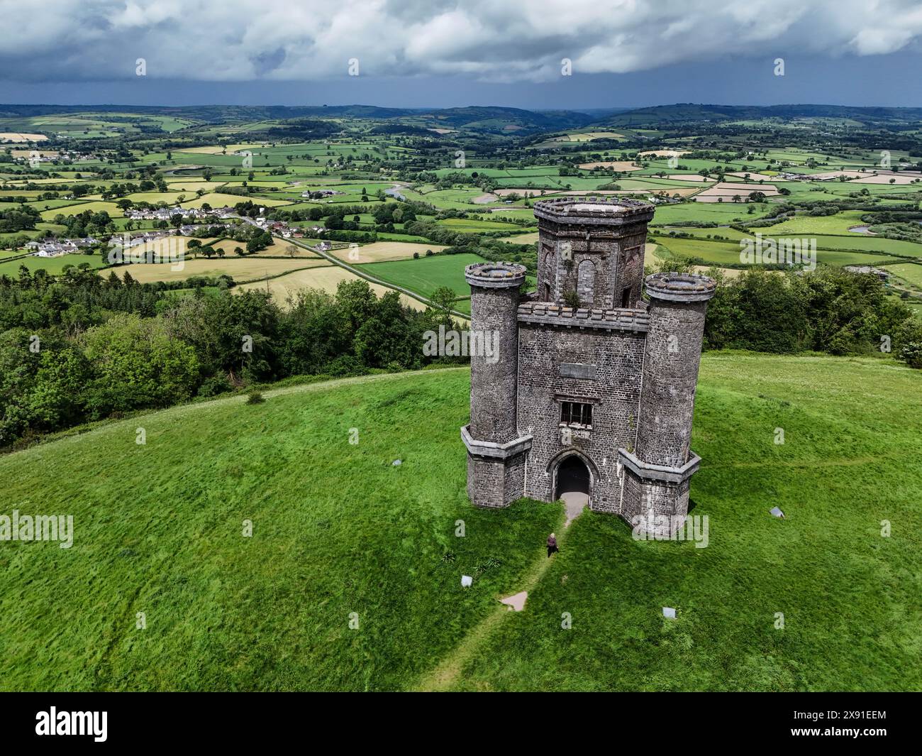 Paxton's Tower in der Nähe von Llanarthney im River Tywi Valley in Carmarthenshire, Wales. Bilddatum: Sonntag, 26. Mai 2024. Das Foto sollte lauten: David Davies/PA Wire. Stockfoto