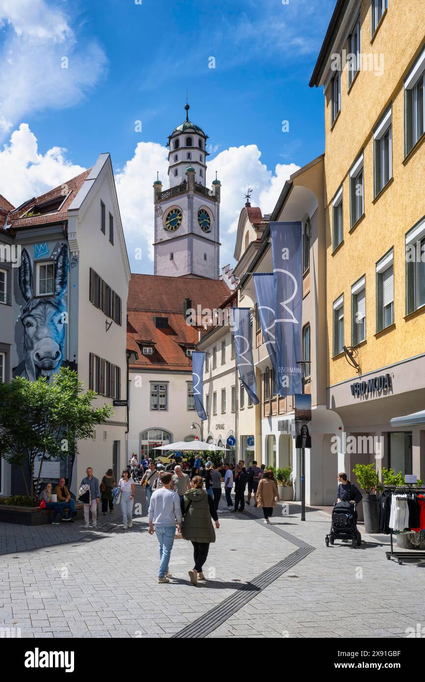 Gespinstmarkt, Fußgängerzone mit Blaserturm in der historischen Altstadt von Ravensburg, Bezirk Ravensburg, Baden-Württemberg, Deutschland Stockfoto