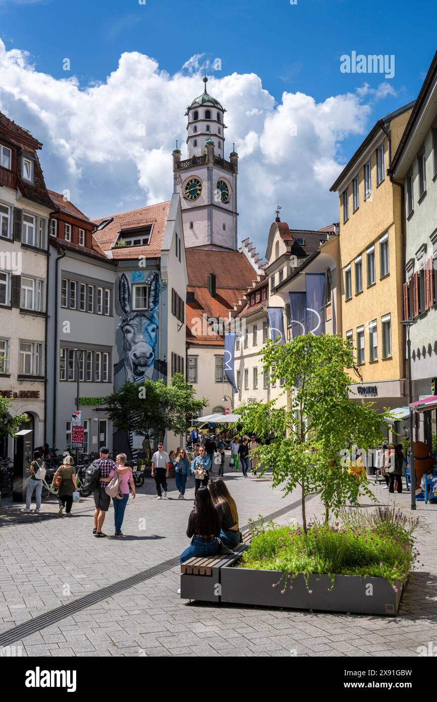 Gespinstmarkt, Fußgängerzone mit Blaserturm in der historischen Altstadt von Ravensburg, Bezirk Ravensburg, Baden-Württemberg, Deutschland Stockfoto