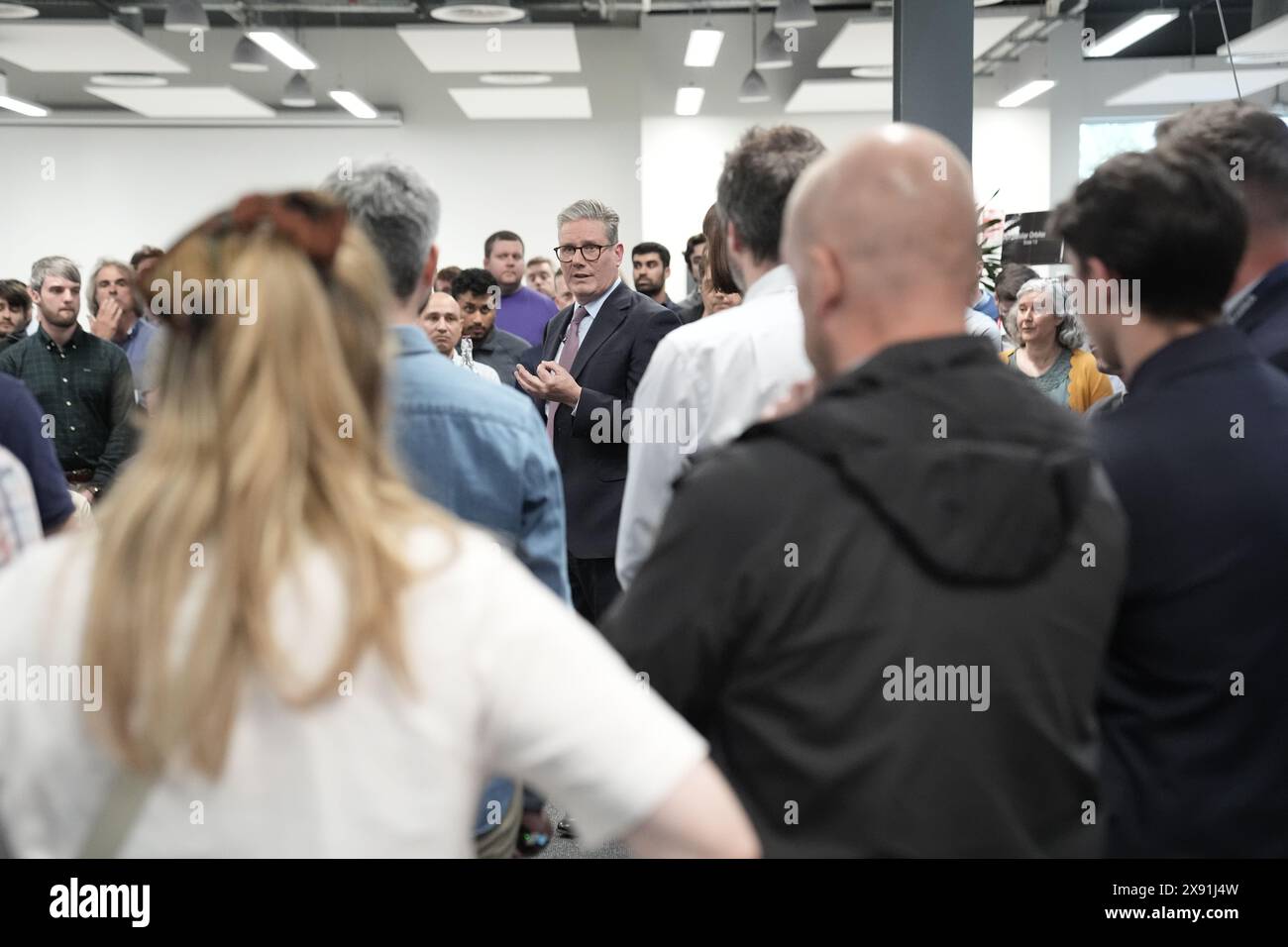 Der Parteichef der Labour Party, Sir Keir Starmer, besuchte die Airbus-Fabrik in Stevenage, Hertfordshire, während er sich auf dem Wahlkampfpfad befand. Bilddatum: Dienstag, 28. Mai 2024. Stockfoto