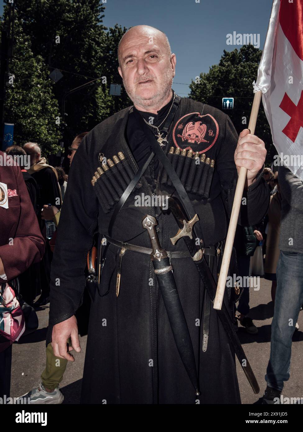 Adrien Vautier/Le Pictorium - Tiflis Familientag - 17/05/2024 - Georgien (Europa)/? Tiflissi ? Demonstrator in traditioneller georgianischer Kleidung, während des Familientages. Tiflis, 17. Mai 2024. Quelle: LE PICTORIUM/Alamy Live News Stockfoto