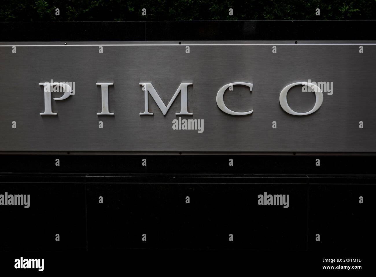 PIMCO Investments Gebäude in Manhattan NYC Stockfoto