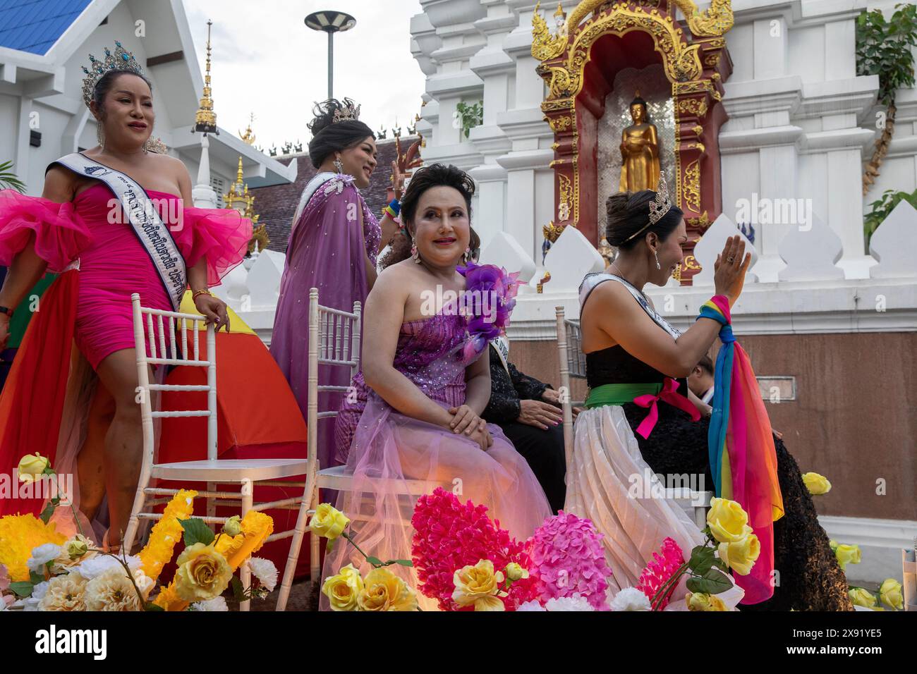 Chiang Mai machte Geschichte als erste Stadt Thailands, in der die „Saisoneröffnung der Provinz, Pride Month Celebration 2024 of Thailand“ stattfand. Chiang Mai Pride wurde mit einer Parade in der Altstadt eröffnet, um sich für LGBTQ+-Rechte einzusetzen. Die Teilnehmer nahmen in großer Zahl Teil, um die Veranstaltung zu feiern. Chiang Mai, Thailand. Stockfoto