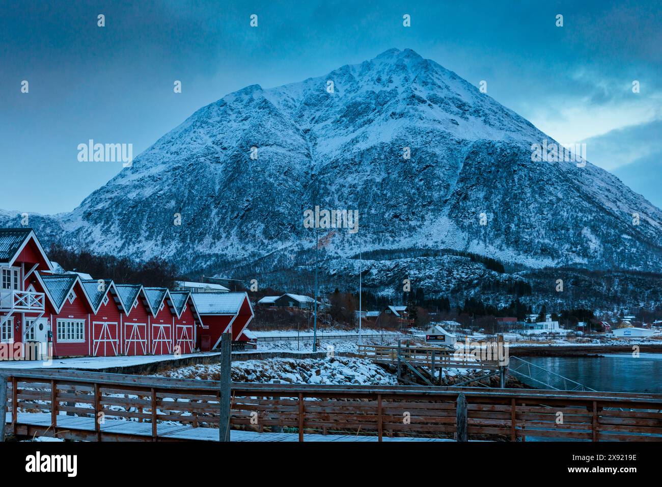 In der Nähe des Dorfes Konsvik, Lofoten-Inseln, Nordnorwegen Stockfoto