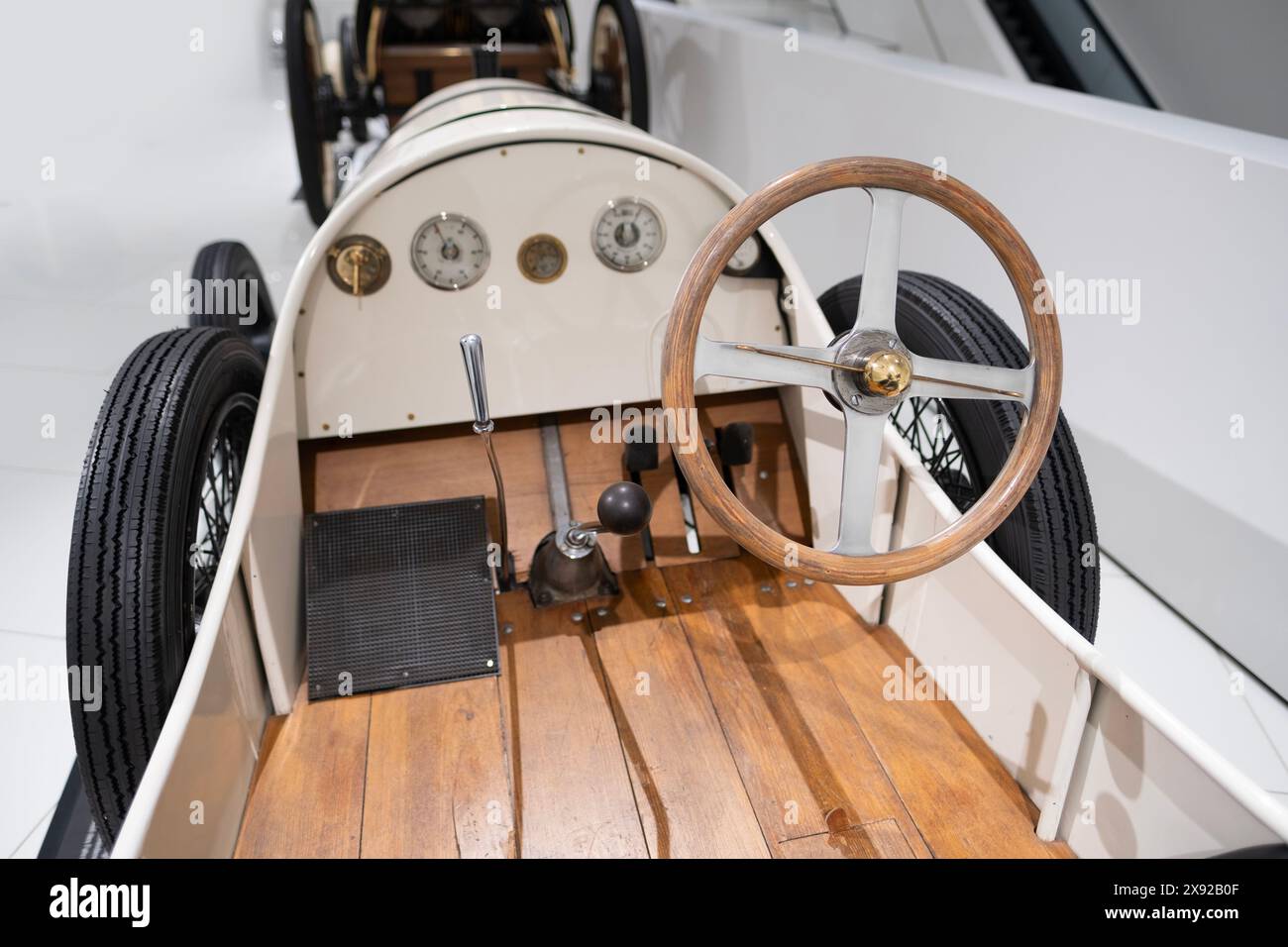 Lenkrad, Innenraum, Cockpit Vintage Porsche Austro Daimler ADS R Sascha 1922, Sport Oldtimer, Automobil Leidenschaft, Geschichte der Automobilindustrie s Stockfoto