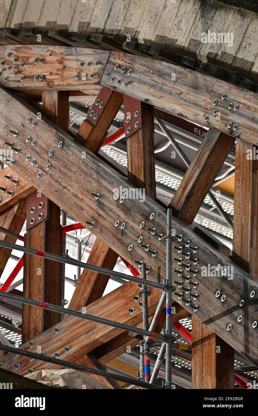 Gerüste für die Restaurierung der Kathedrale Notre-Dame de Paris in Frankreich nach dem Brand vom 15. April 2019. Restaurierung der Notre-Dame de Paris 016831 011 Stockfoto