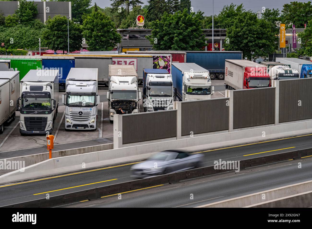 Verkehrsstau auf der A2 bei Bottrop, vor dem Autobahnkreuz Bottrop, in Richtung Oberhausen, aufgrund einer langjährigen Baustelle rene Stockfoto