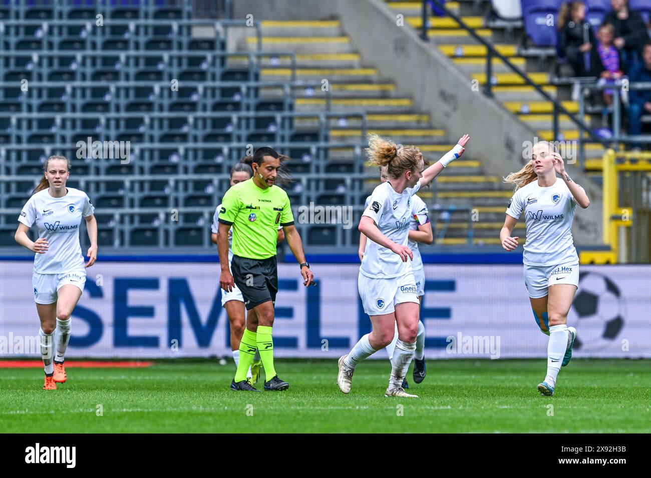 Anderlecht, Belgien. Mai 2024. Tess Lameir (28) von Genk erzielt 4-2 und Genk kann während eines Frauenfußballspiels zwischen RSC Anderlecht und KRC Genk Ladies am 10. Und letzten Spieltag der Play-offs in der Saison 2023 - 2024 der belgischen Lotto Womens Super League feiern. am Samstag 25. Mai 2024 in Anderlecht, Belgien. Quelle: Sportpix/Alamy Live News Stockfoto
