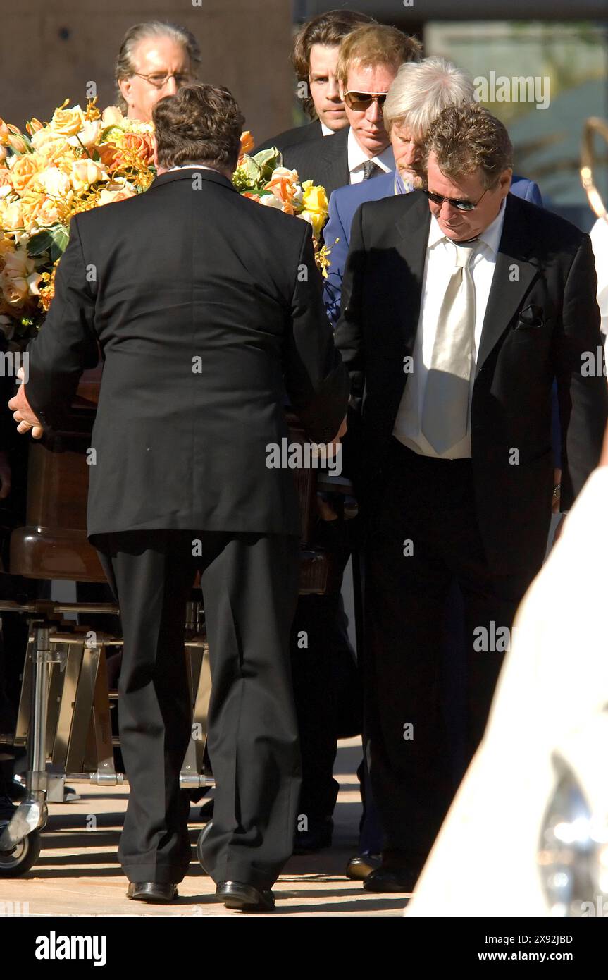 LOS ANGELES C das Leben von Charlie's Angels Star Farrah Fawcett wird bei einer privaten Beerdigung in der Kathedrale unserer Lieben Frau von den Engeln i gefeiert Stockfoto