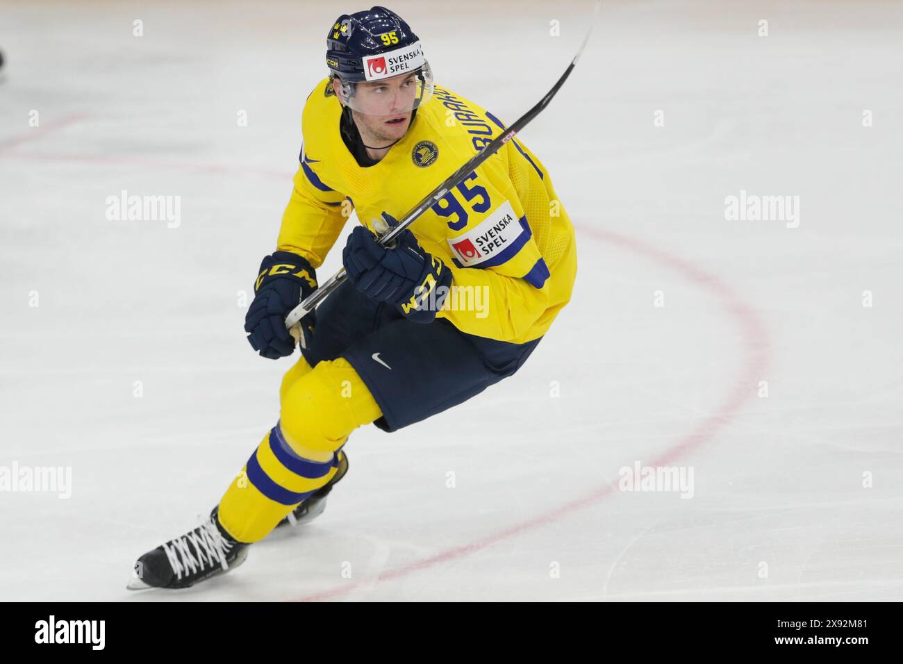Andre Burakovsky, Schweden, wurde während der IIHF Eishockey-Weltmeisterschaft 2024 in Tschechien als dritter Platz zwischen Schweden und Kanada in der O2 Arena Prag gesehen. Endstand; Schweden 4:2 Kanada. Stockfoto