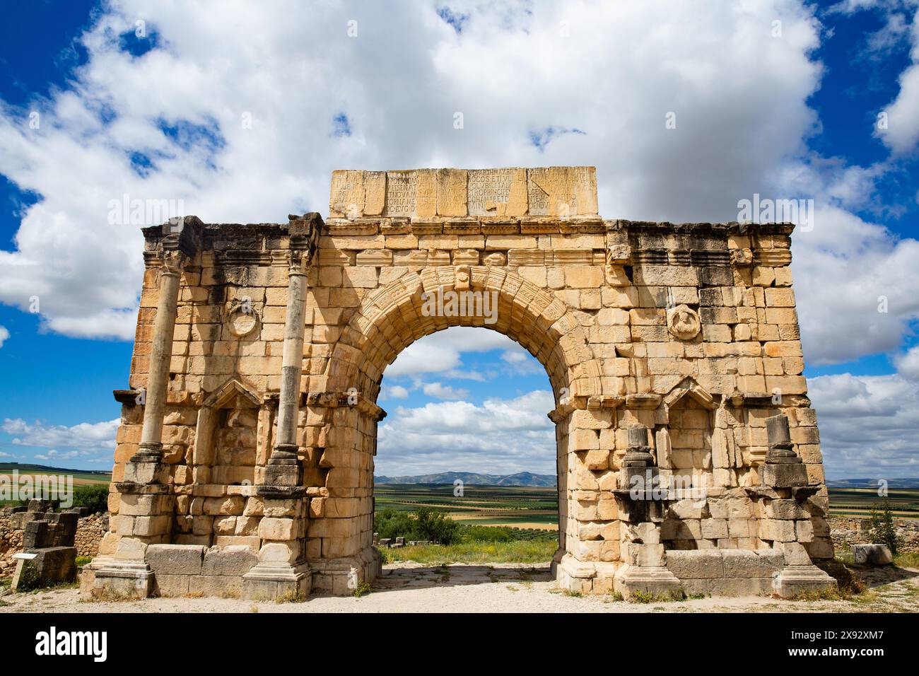 Die römische Ruine von Volubilis mit wunderschönen Mosaikfliesen in der Nähe von Meknes Marokko Stockfoto