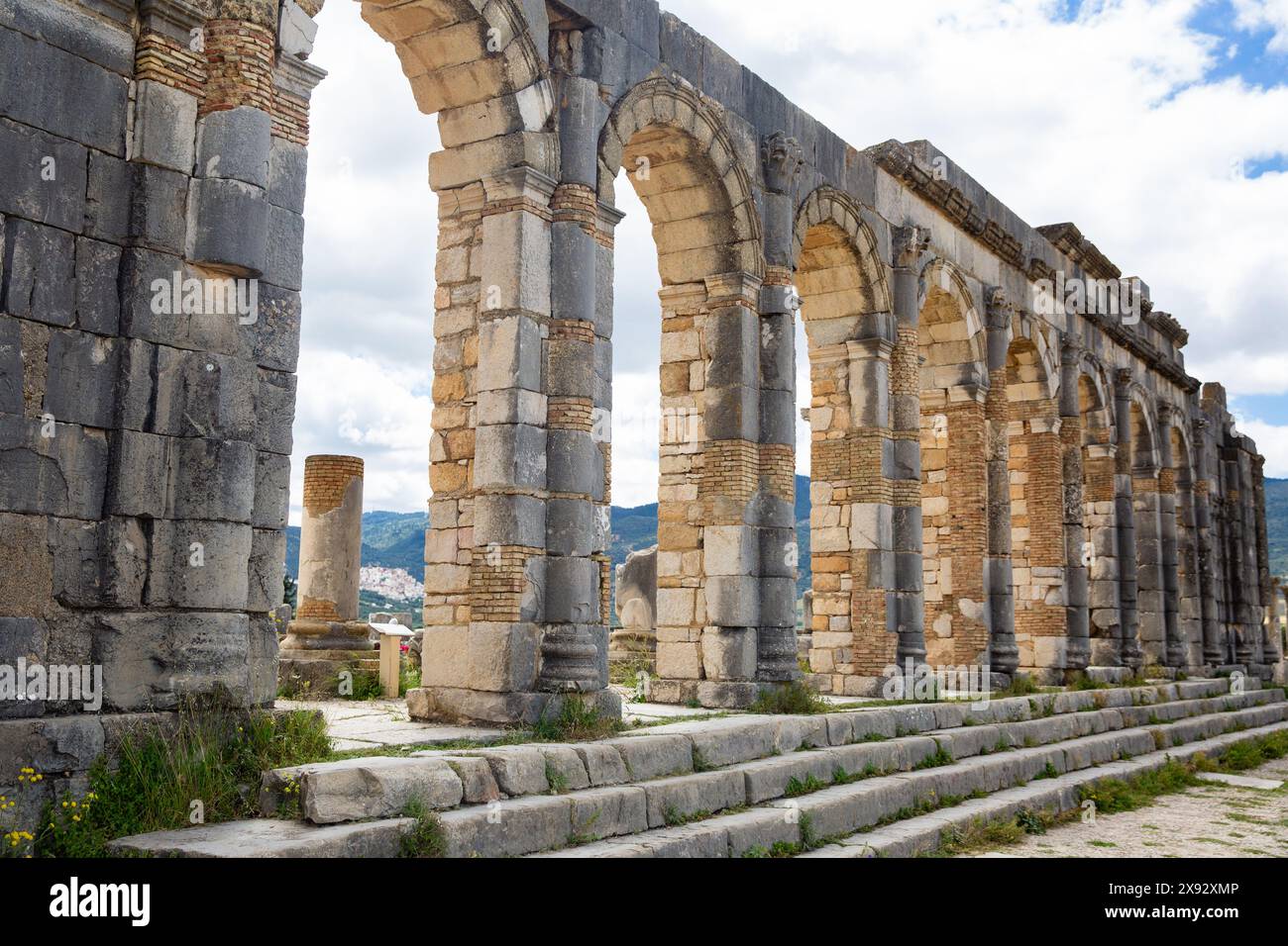 Die römische Ruine von Volubilis mit wunderschönen Mosaikfliesen in der Nähe von Meknes Marokko Stockfoto