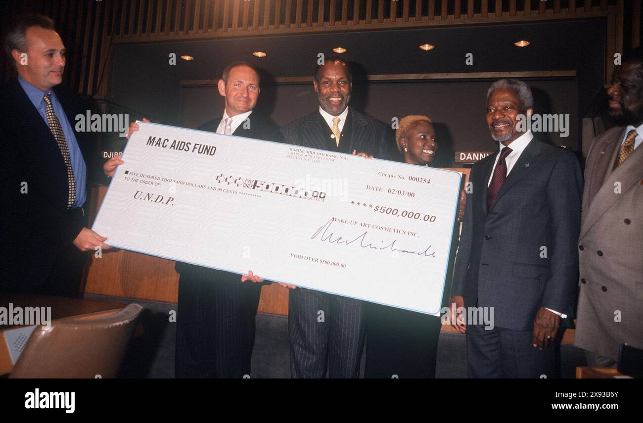 K17863WW: RATHAUSTREFFEN ZU HIV/AIDS IN AFRIKA. BEI UN, NYC 02/07/2000.DANNY GLOVER UND KOFI ANNAN. WALTER WEISSMAN/ 2000(Bild: © WALTER WEISSMAN/ZUMA Wire) NUR REDAKTIONELLE VERWENDUNG! Nicht für kommerzielle ZWECKE! Stockfoto