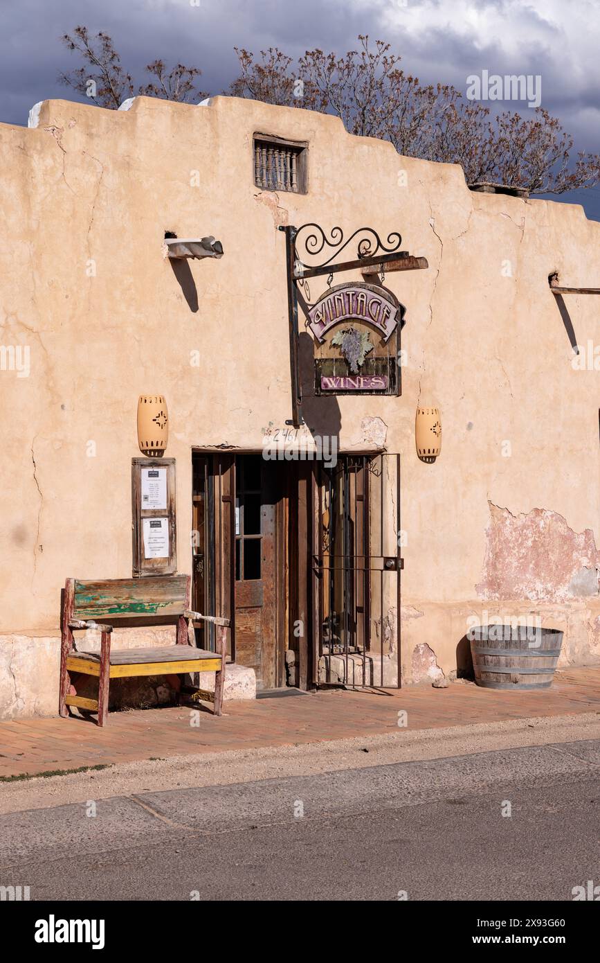 Im Pueblo Stil der lehmbauweise des NM Vintage Wines Restaurant und Weinbar in Mesilla, New Mexico Stockfoto