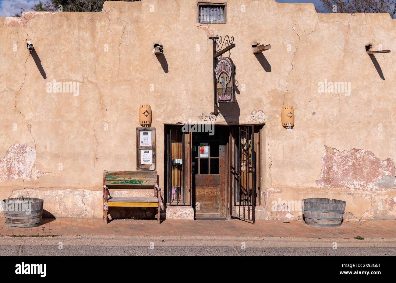 Im Pueblo Stil der lehmbauweise des NM Vintage Wines Restaurant und Weinbar in Mesilla, New Mexico Stockfoto