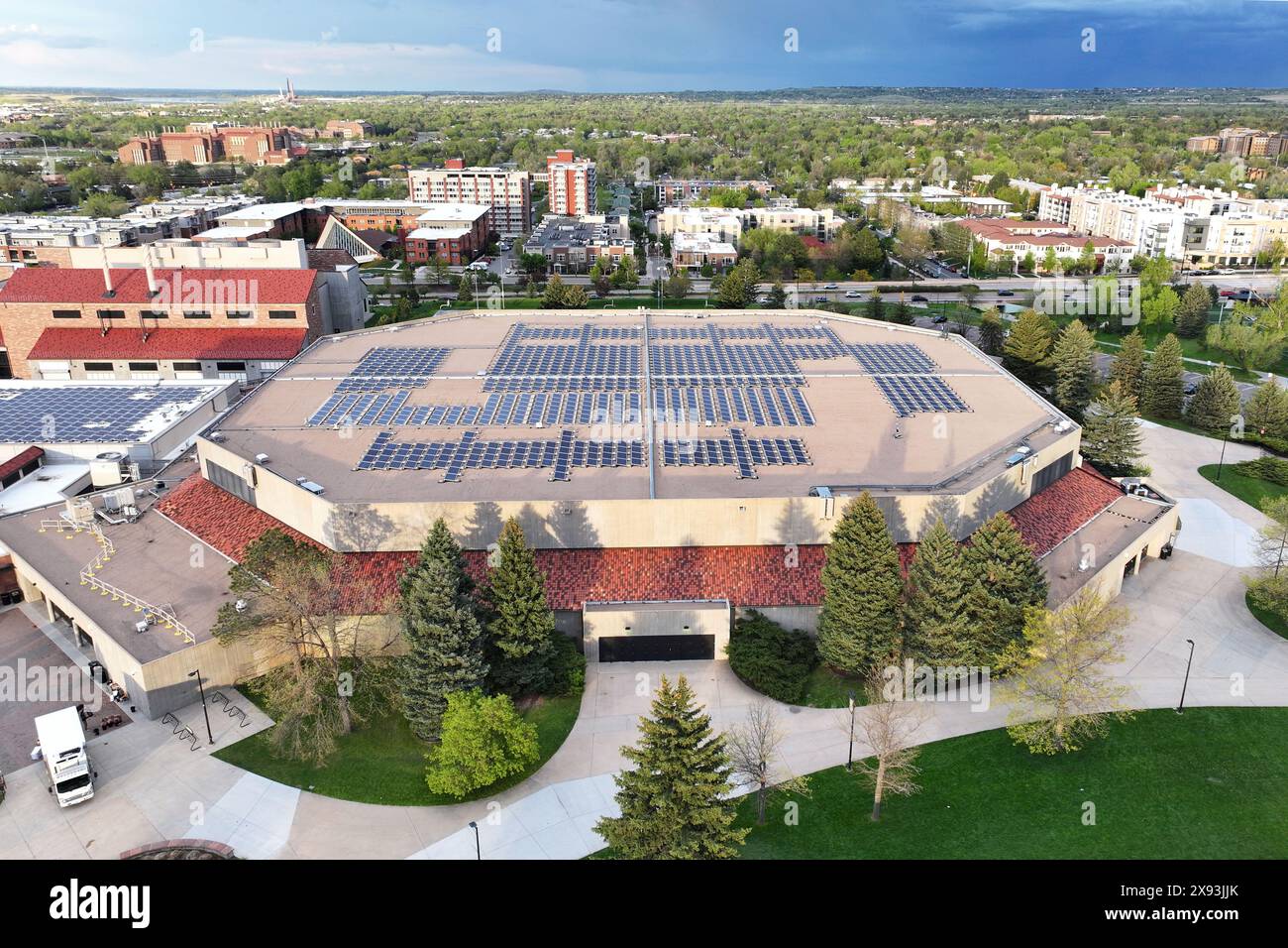 Eine allgemeine Gesamtansicht des CU Events Center auf dem Campus der University of Colorado, Samstag, den 11. Mai 2024, in Boulder, Kolon. Die Arena ist Stockfoto