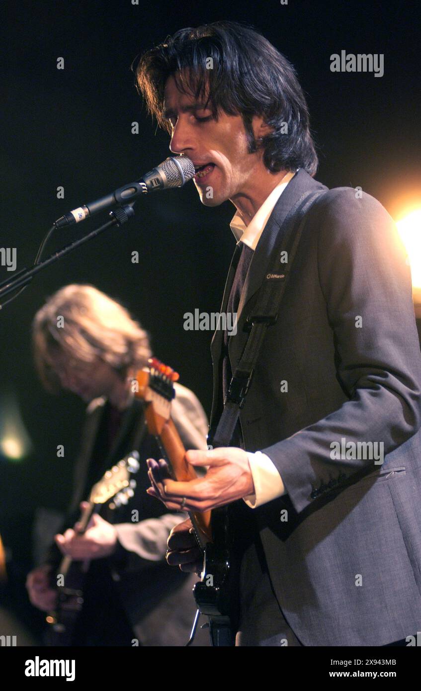 Cortemaggiore Piacenza Italien 28.02.2003: Cristiano Godano Sänger und Gitarrist der italienischen Alternative Rock Band Marlene Kuntz während des Live-Konzerts im Fillmore Club Stockfoto