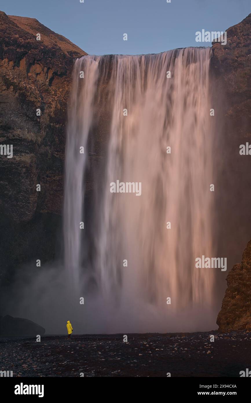 Goldene Stunde in Skogafoss, Island. Stockfoto
