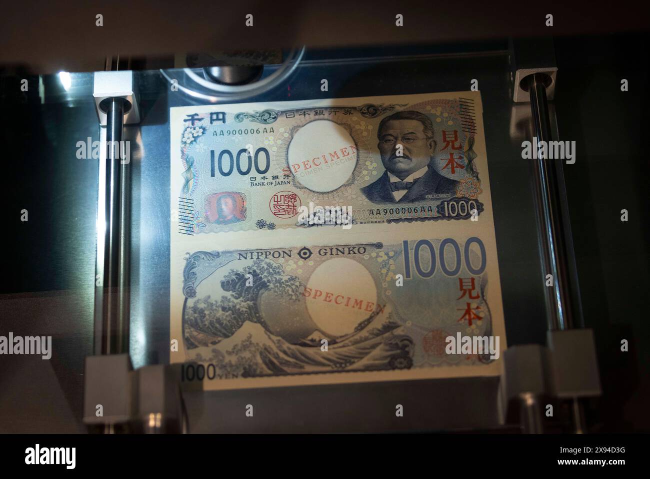 Tokio, Japan. Mai 2024. Neue japanische 1,000-Yen-Banknote im Währungsmuseum des Instituts für Währungs- und Wirtschaftsstudien der Bank of Japan. Die neuen Banknoten werden am 3. Juli 2024 in Umlauf gebracht. Es ist die erste Neugestaltung seit 20 Jahren. Tokio, 27. Mai 2024. - 20240527 PD12017 Credit: APA-PictureDesk/Alamy Live News Stockfoto