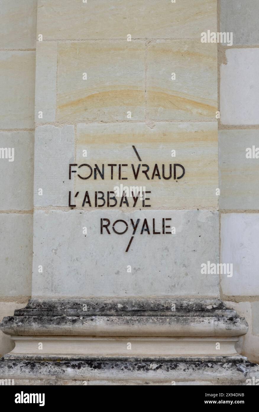 Der Eingang der Königlichen Abtei von unserer lieben Frau von Fontevraud in Fontevraud, Frankreich. Stockfoto