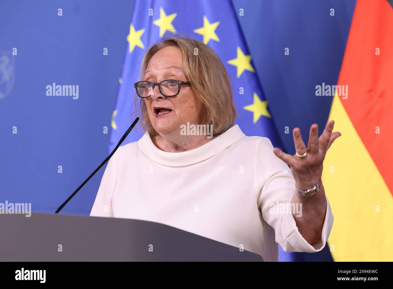 Düsseldorf, Deutschland. Mai 2024. Sabine Leutheusser-Schnarrenberger, Antisemitismus-Beauftragte des Landes Nordrhein-Westfalen, spricht bei der Vorstellung des Antisemitismus-Berichts für NRW im Landeskanzleramt Düsseldorf. Quelle: David Young/dpa/Alamy Live News Stockfoto