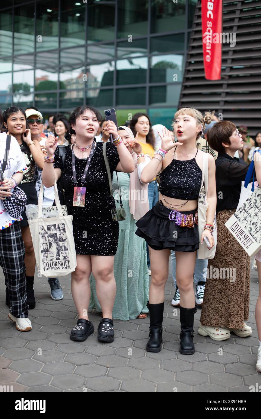 März 2024. Fans treffen sich beim Taylor Swift the Eras Tour Konzert in Singapur. Stockfoto