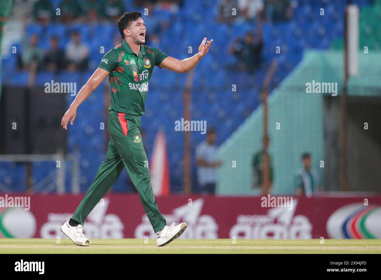 Taskin Ahmed während des zweiten T20-Spiels gegen Simbabwe im Zahur Ahmed Chowdhury Stadium, Sagorika, Chattogram, Bangladesch, 5. Mai, 20 Stockfoto