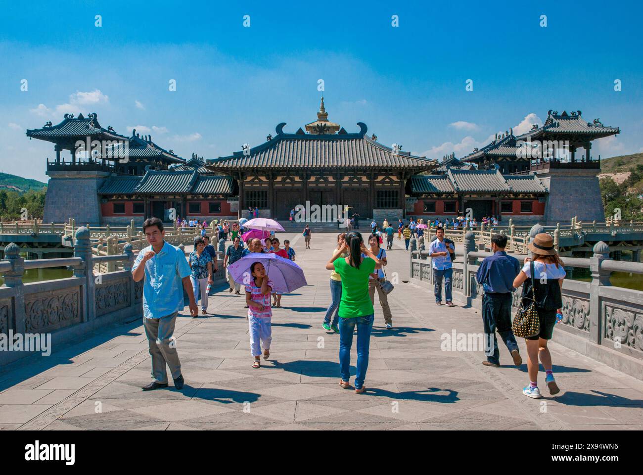 Neues Touristenzentrum in den Yungang Grotten, alte buddhistische Tempelgrotten, UNESCO-Weltkulturerbe, Shanxi, China, Asien Stockfoto