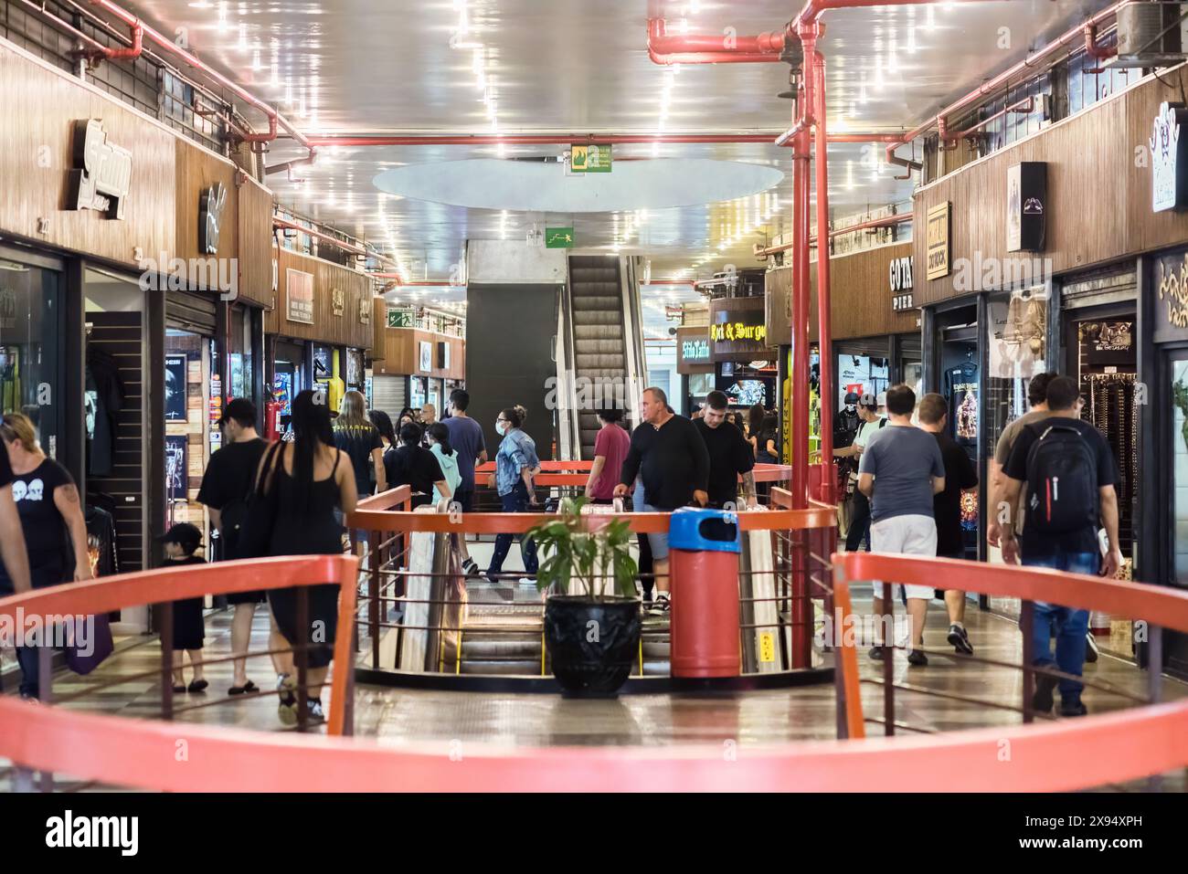 Galeria do Rock, ein moderner Einzelhandelskomplex mit Rock- und Hip-Hop-Musikgeschäften und Modegeschäften sowie einem Veranstaltungsort in Sao Paulo, Brasilien Stockfoto