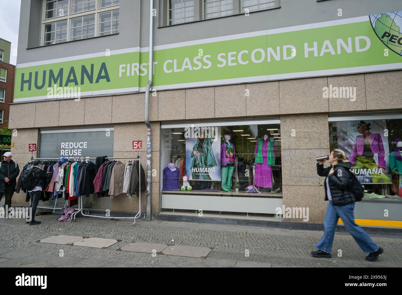 Humana Second Hand Textiles, Turmstrasse, Moabit, Mitte, Berlin, Deutschland, Humana Second Hand Textilien, Turmstraße, Moabit, Mitte, Berlin, Deutschland Stockfoto