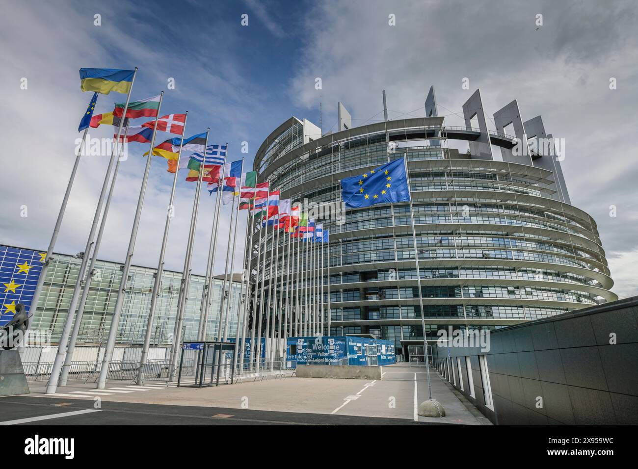 Flags, Europäisches Parlament, 1 Alle. Du Printemps, Straßburg, Unterrhein, Frankreich, Fahnen, Europäisches Parlament, 1 Alle. Du Printemps, Straßburg, Départe Stockfoto
