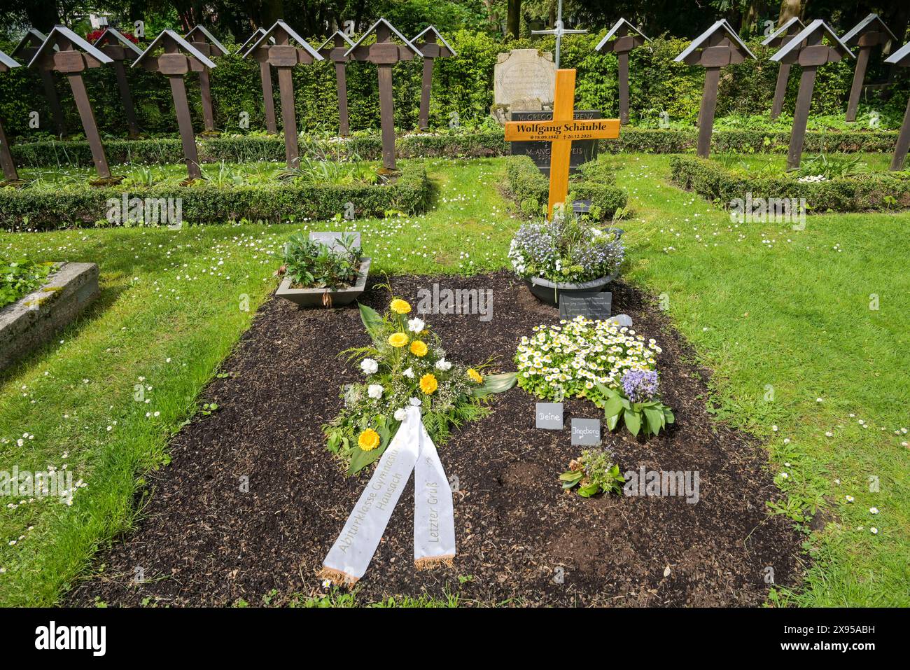 Grab von Wolfgang Schäuble, Waldbachfriedhof, Offenburg, Baden-Württemberg, Deutschland, Grab von Wolfgang Schäuble, Waldbachfriedhof, Offenburg, Baden-WÜ Stockfoto