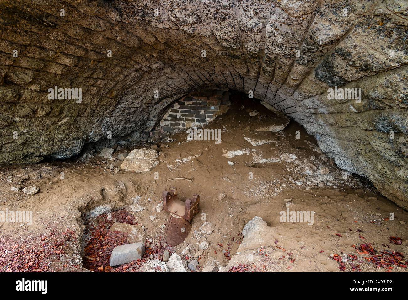 Ruine des japanischen Maschinengewehrbunkers auf Gili Trawangan in Indonesien Stockfoto